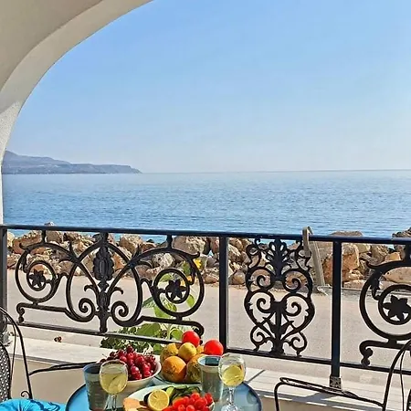 Apartmets Flisvos Каливес